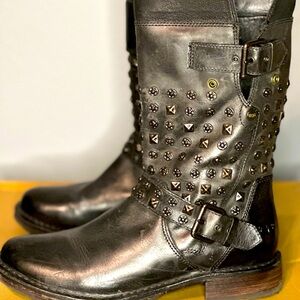 UGG STUDDED BOOTS